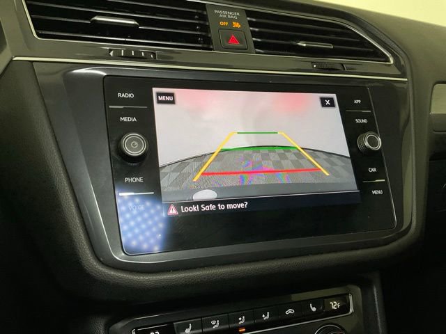 Used 2020 Volkswagen Tiguan SE w/ Panoramic Sunroof Package image 24