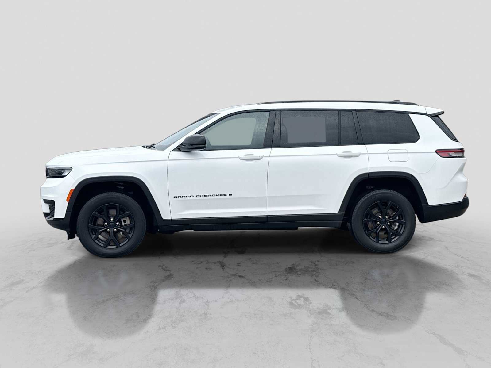 Used 2024 Jeep Grand Cherokee L Laredo AWD/4WD image 3