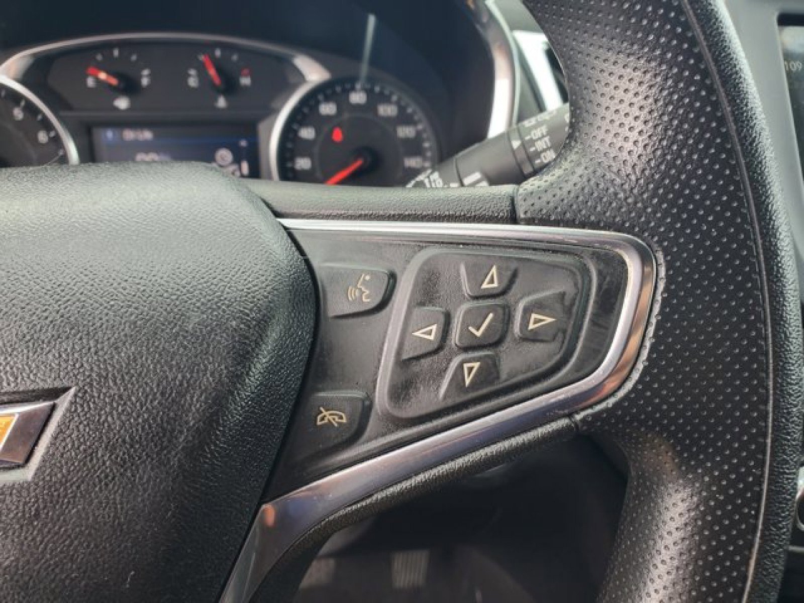 Used 2019 Chevrolet Equinox LT image 18