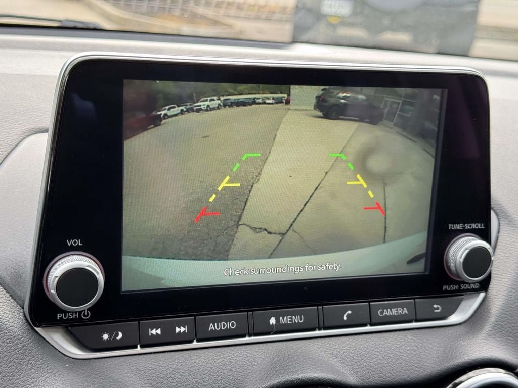 Used 2025 Nissan Sentra SV FWD image 4