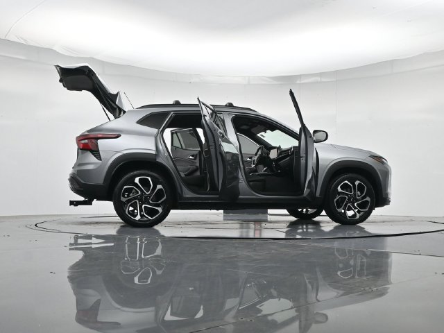 Used 2025 Chevrolet Trax RS w/ Driver Confidence Package FWD image 47