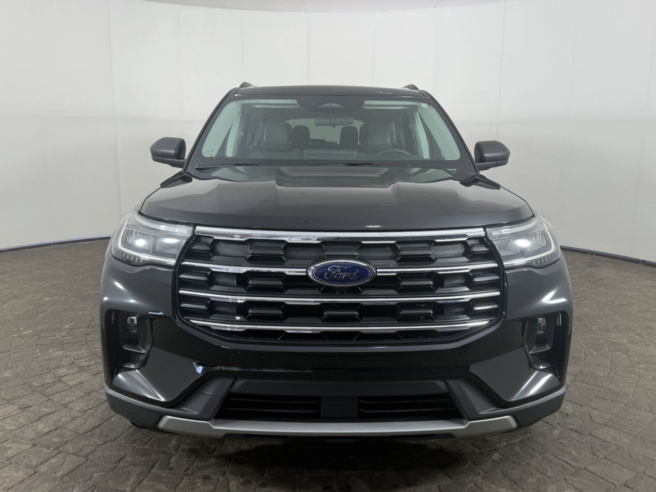 Certified 2025 Ford Explorer Active w/ Active Comfort Package AWD/4WD image 2