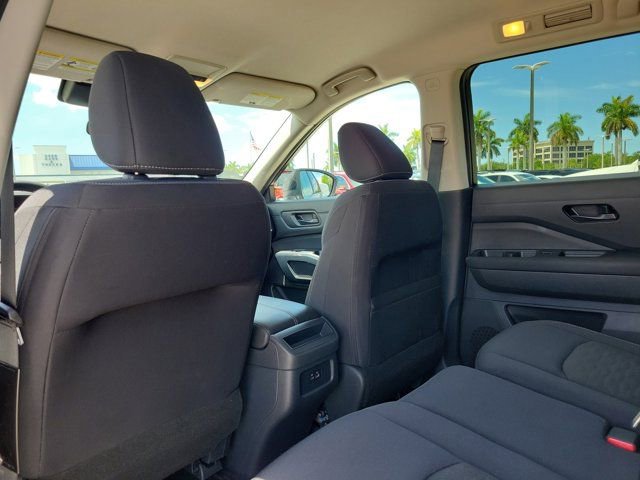 Used 2025 Nissan Pathfinder S FWD image 14