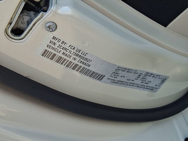 Used 2021 Chrysler Pacifica Touring-L w/ Uconnect Theater Family Group FWD image 27