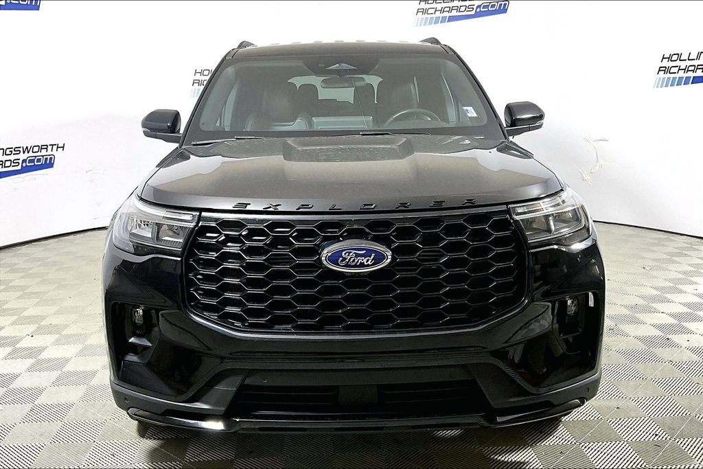 Certified 2025 Ford Explorer ST-Line AWD/4WD image 2