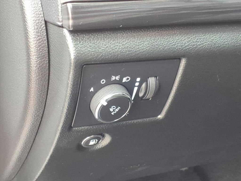 Used 2022 Jeep Grand Cherokee Laredo X image 16