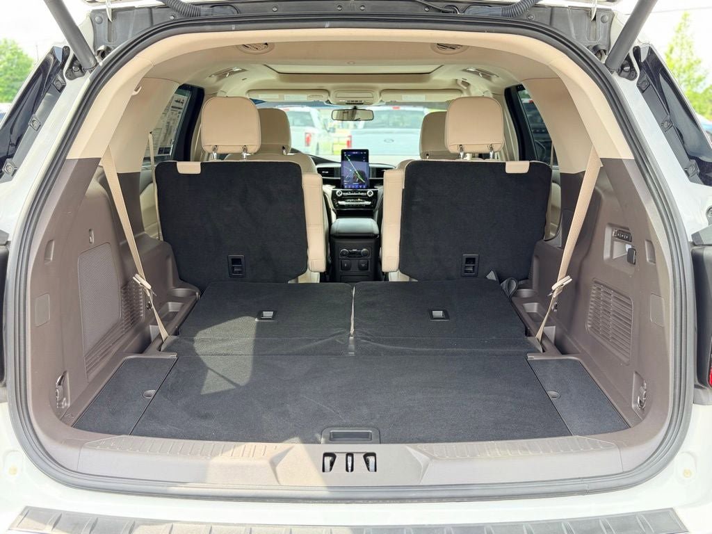 Certified 2022 Ford Explorer Platinum w/ Technology Package AWD/4WD image 37