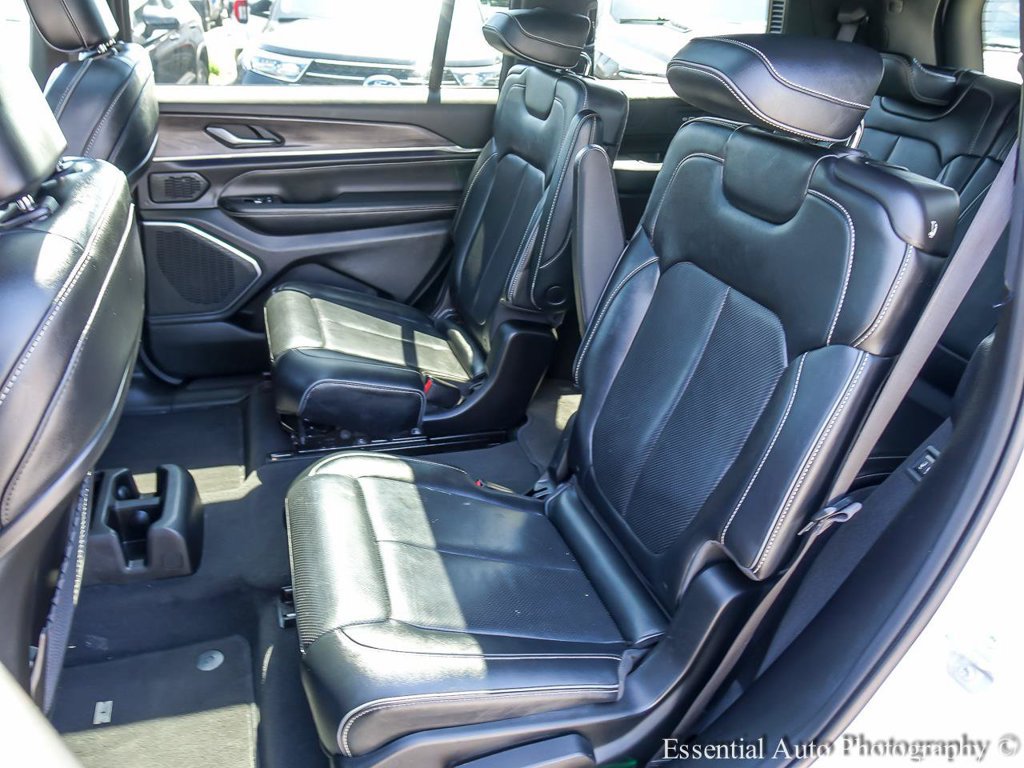 Used 2023 Jeep Grand Cherokee L Overland AWD/4WD image 11