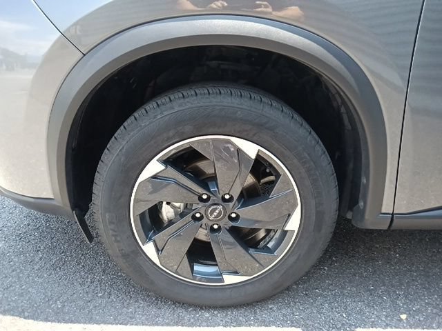 Used 2024 Nissan Rogue SV FWD image 10