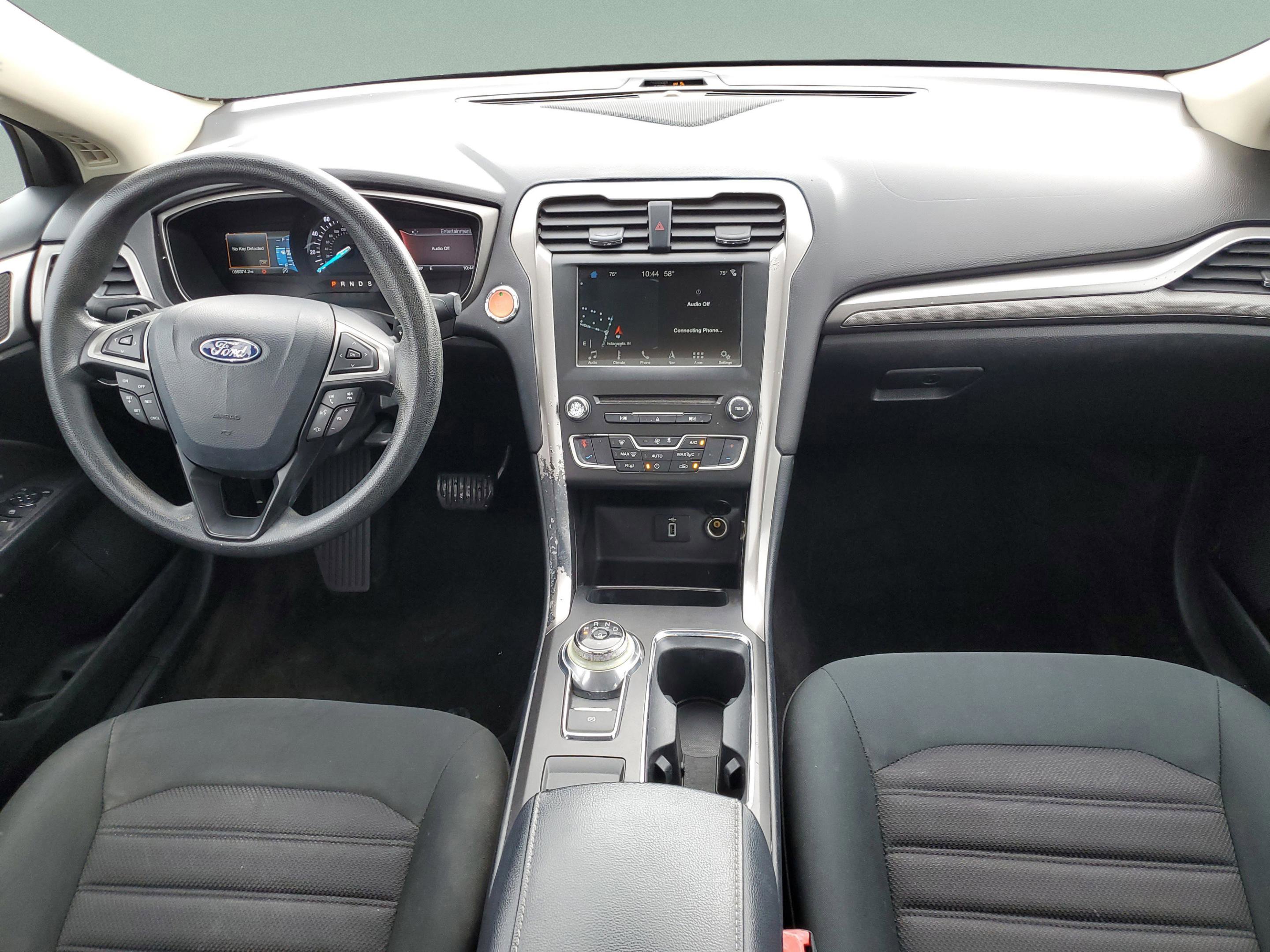 Certified 2018 Ford Fusion SE w/ Fusion SE Technology Package FWD image 7