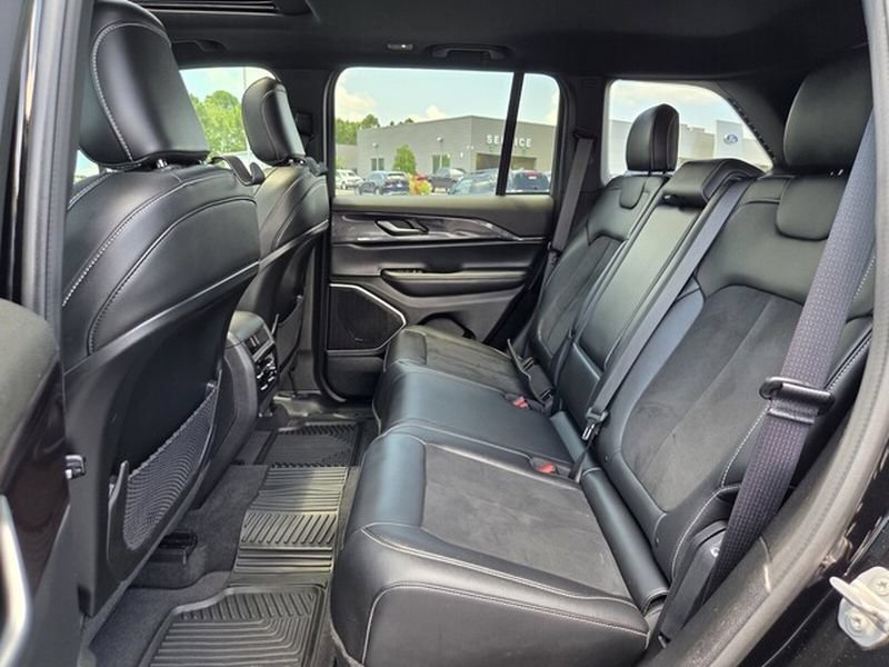 Used 2022 Jeep Grand Cherokee Altitude RWD image 14