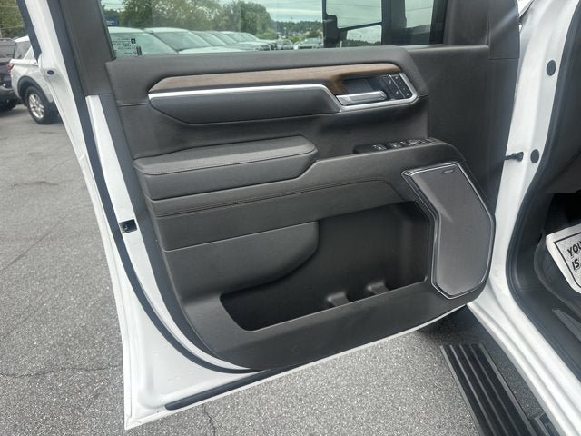 Used 2025 Chevrolet Silverado 2500 High Country w/ High Country Premium Package AWD/4WD image 10