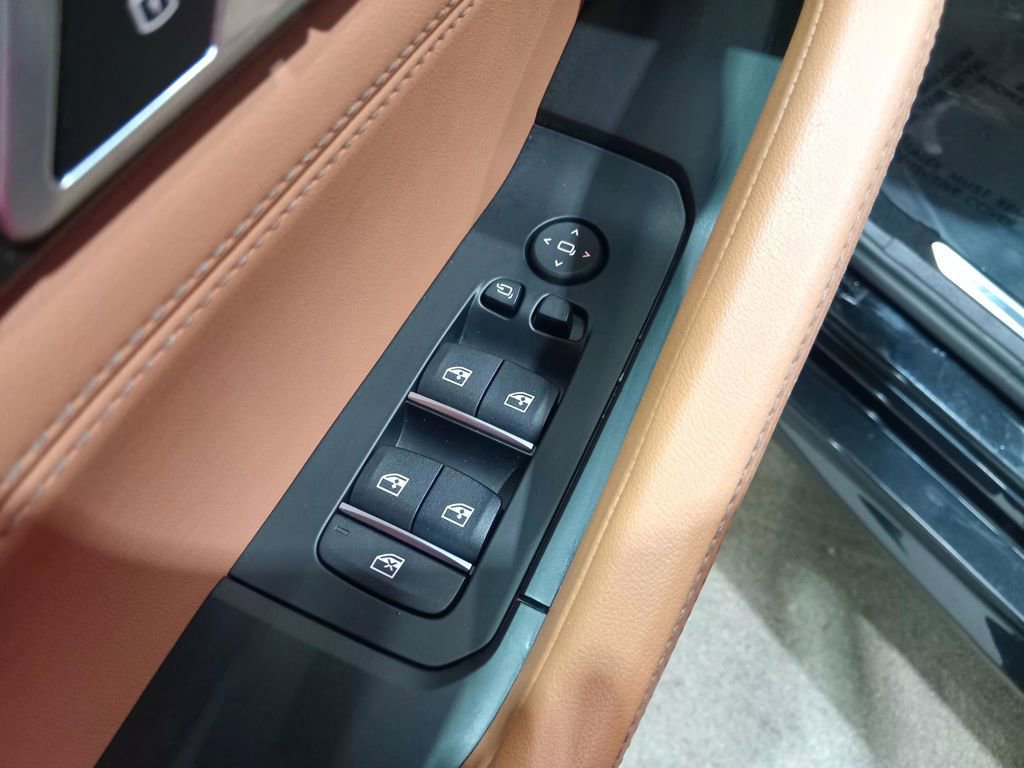 Used 2023 BMW X6 xDrive40i w/ M Sport Package image 29