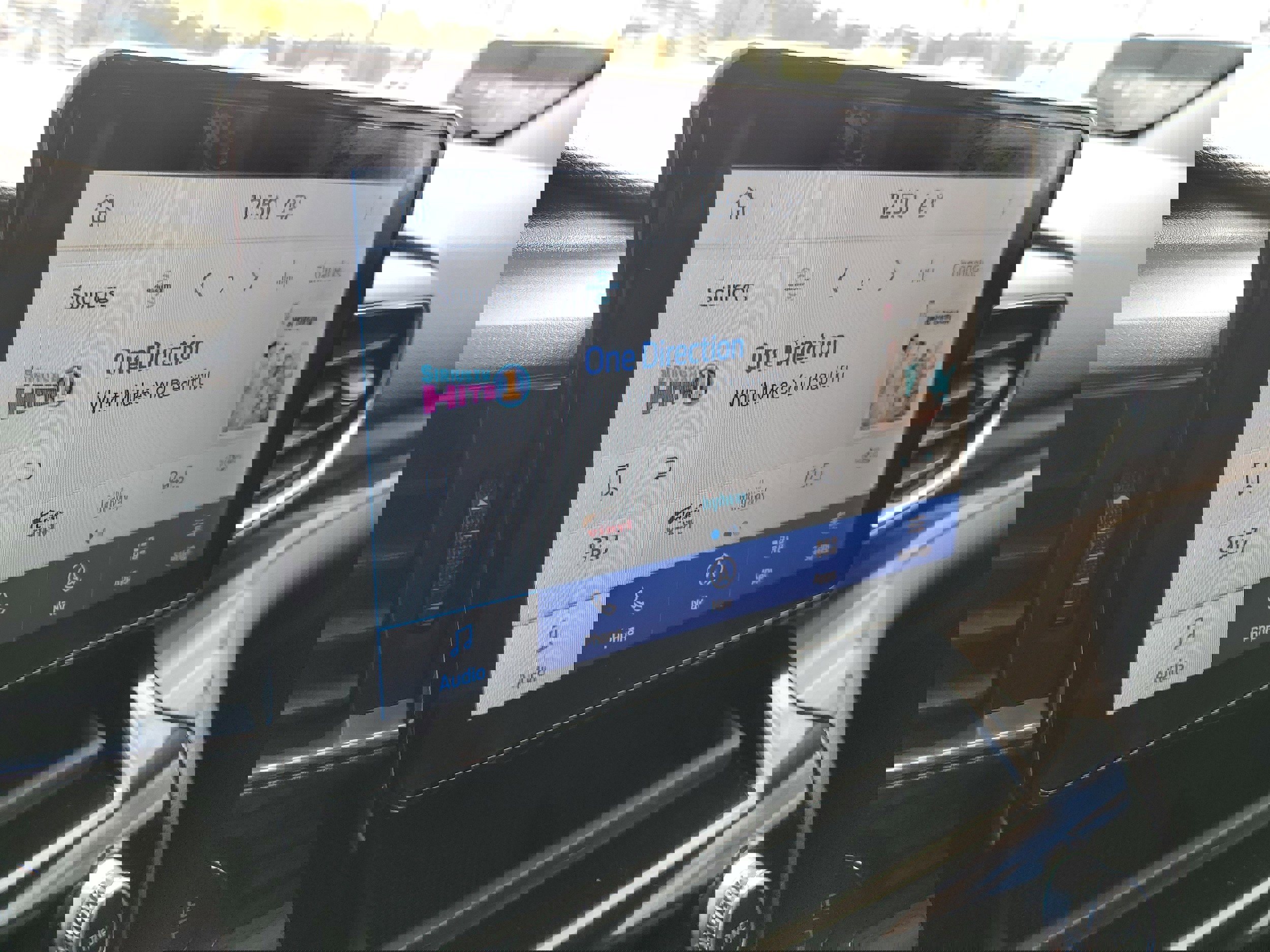 Certified 2022 Ford Explorer Limited w/ Hybrid Equipment Group 310A image 29