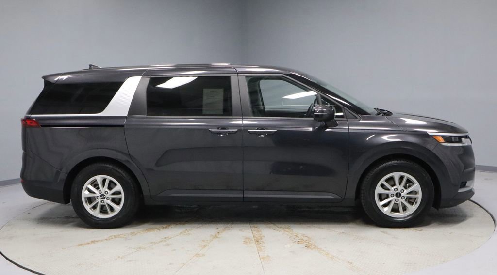 Used 2024 Kia Carnival LX image 8