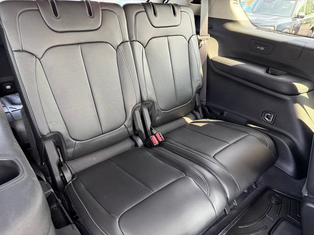 Used 2022 Jeep Grand Cherokee L Limited w/ Black Appearance Package AWD/4WD image 23