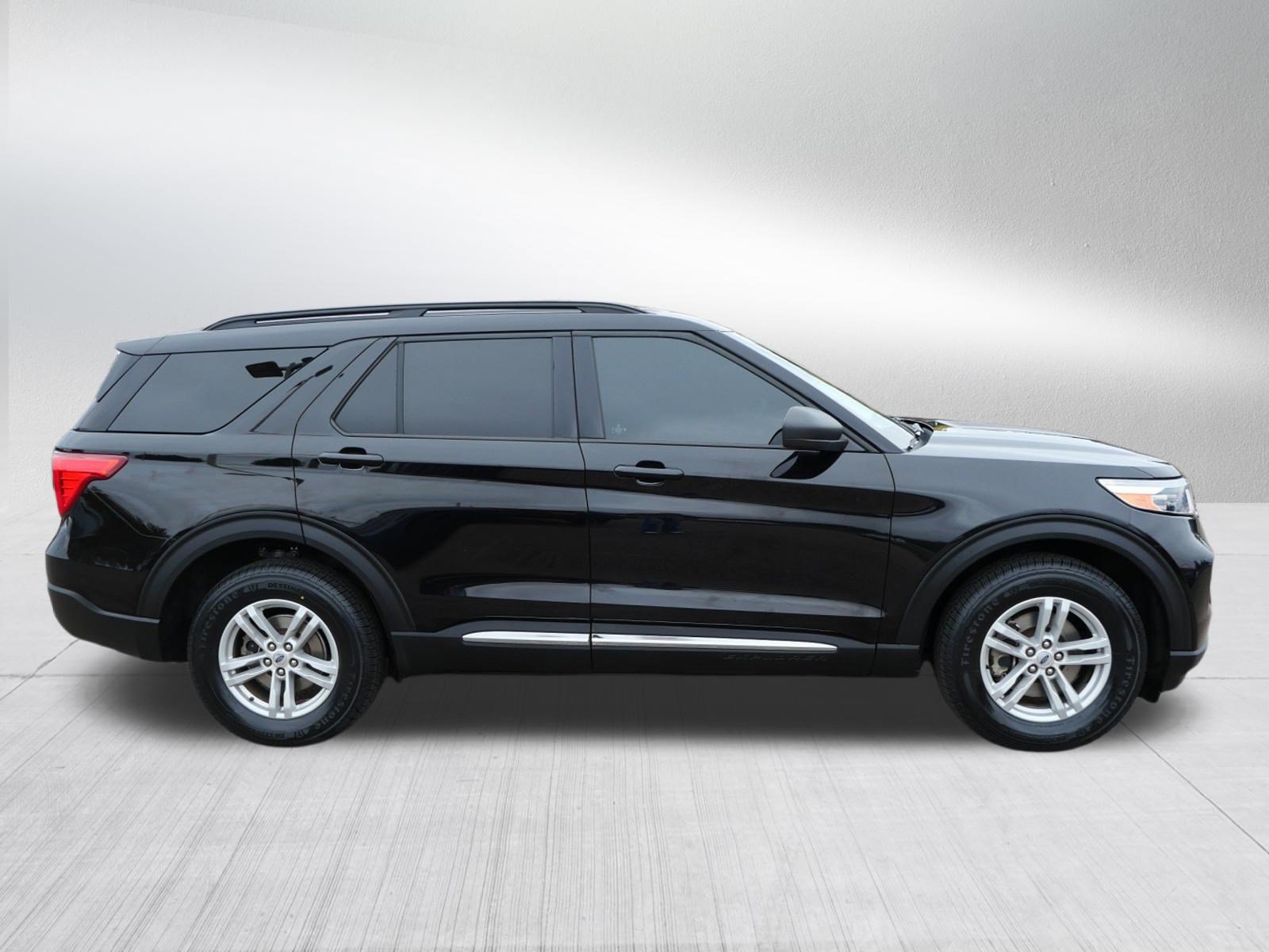 Certified 2022 Ford Explorer XLT w/ Equipment Group 202A AWD/4WD image 8
