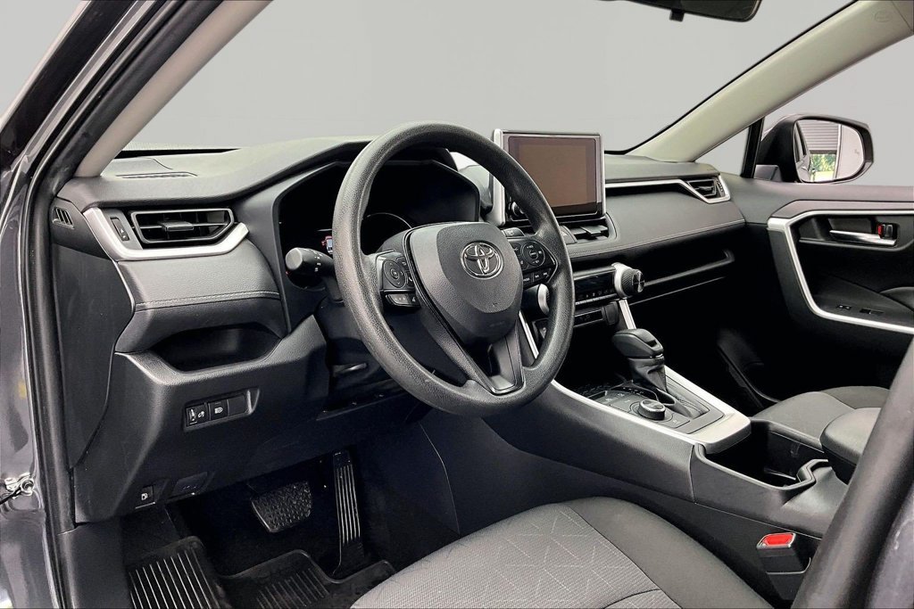 Used 2025 Toyota RAV4 XLE AWD/4WD image 14