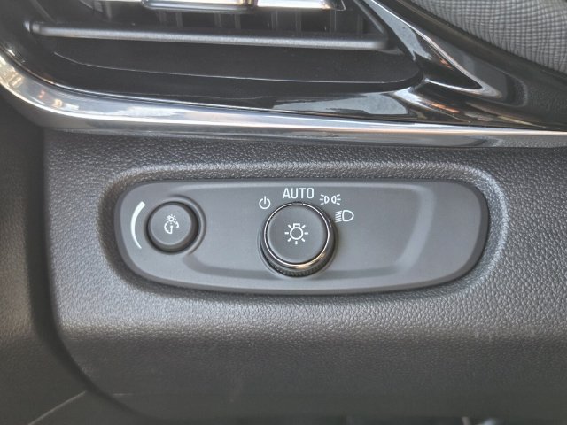 Used 2025 Buick Envista Sport Touring w/ Convenience I Package FWD image 23