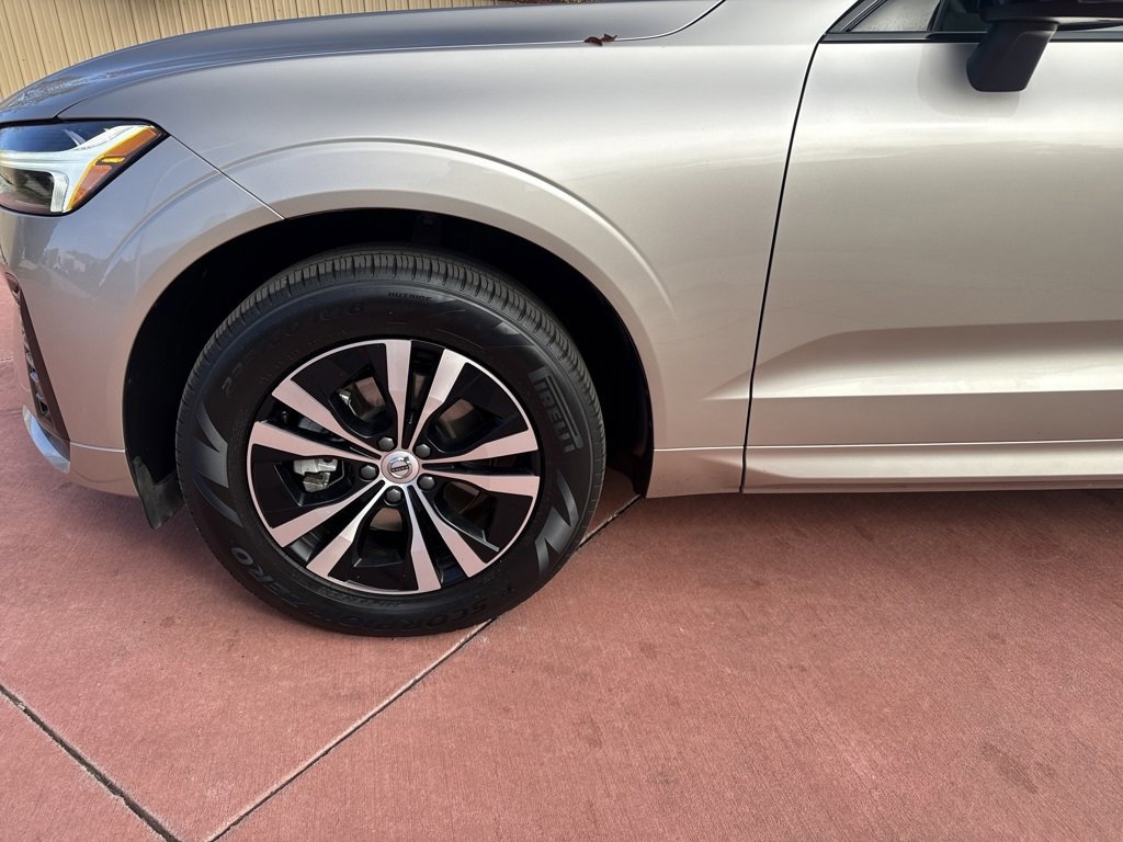 Used 2025 Volvo XC60 B5 Core image 31