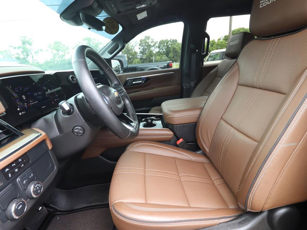 Used 2025 Chevrolet Tahoe High Country image 8