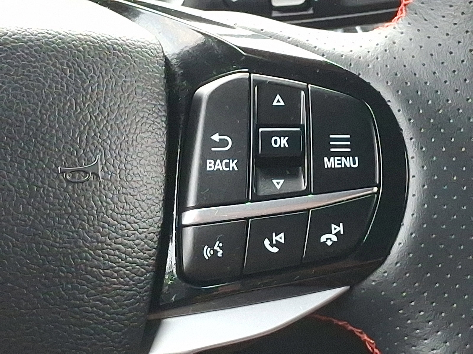 Certified 2025 Ford Explorer ST-Line image 21