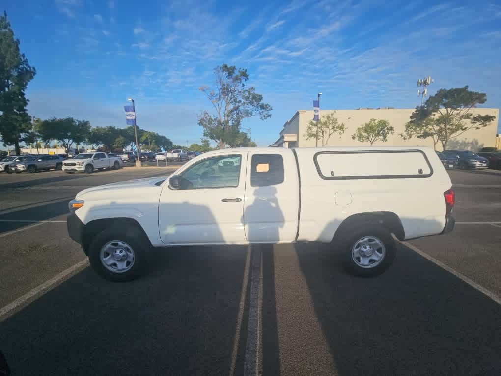 Used 2023 Toyota Tacoma SR RWD image 4