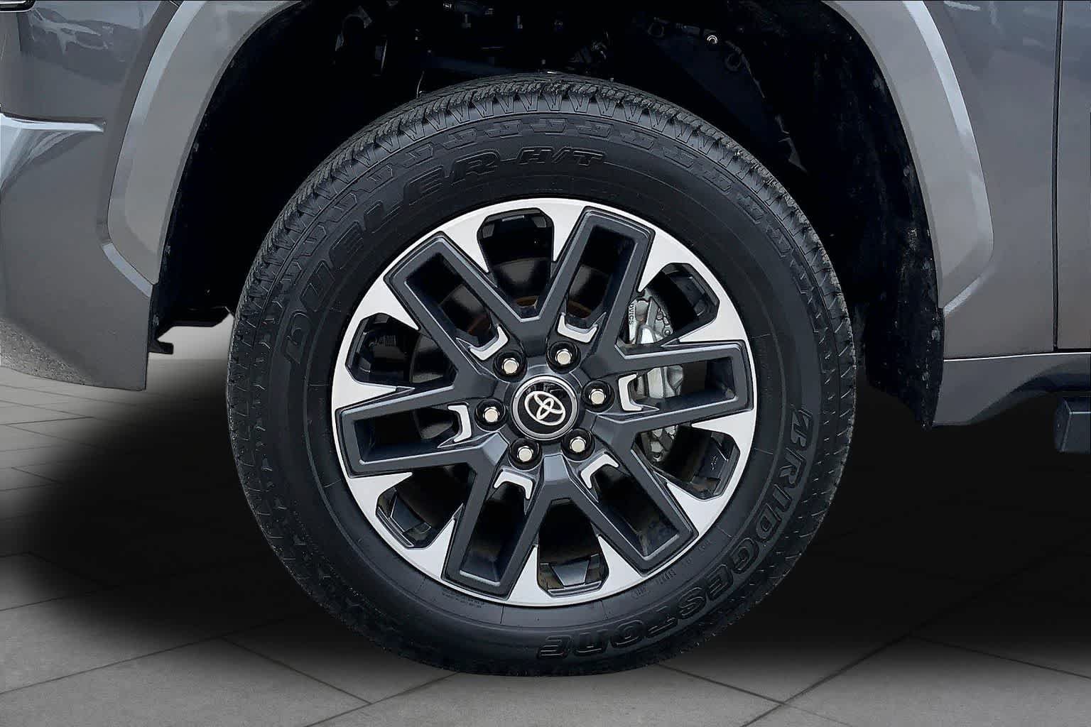 Used 2025 Toyota Tundra Limited AWD/4WD image 11
