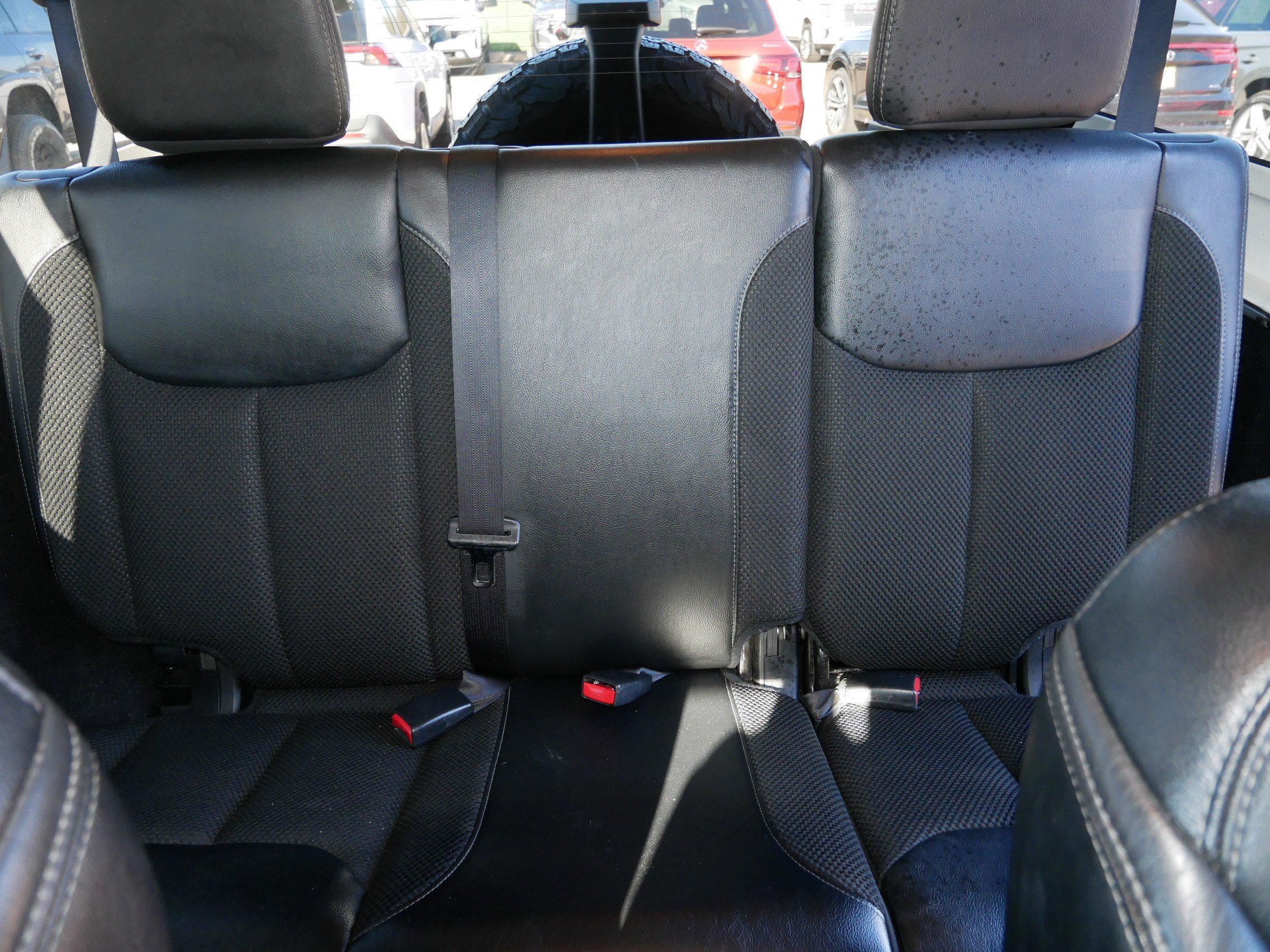 Used 2017 Jeep Wrangler Unlimited Sahara AWD/4WD image 13