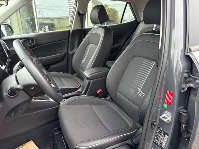 Used 2024 Hyundai Venue Limited FWD image 16