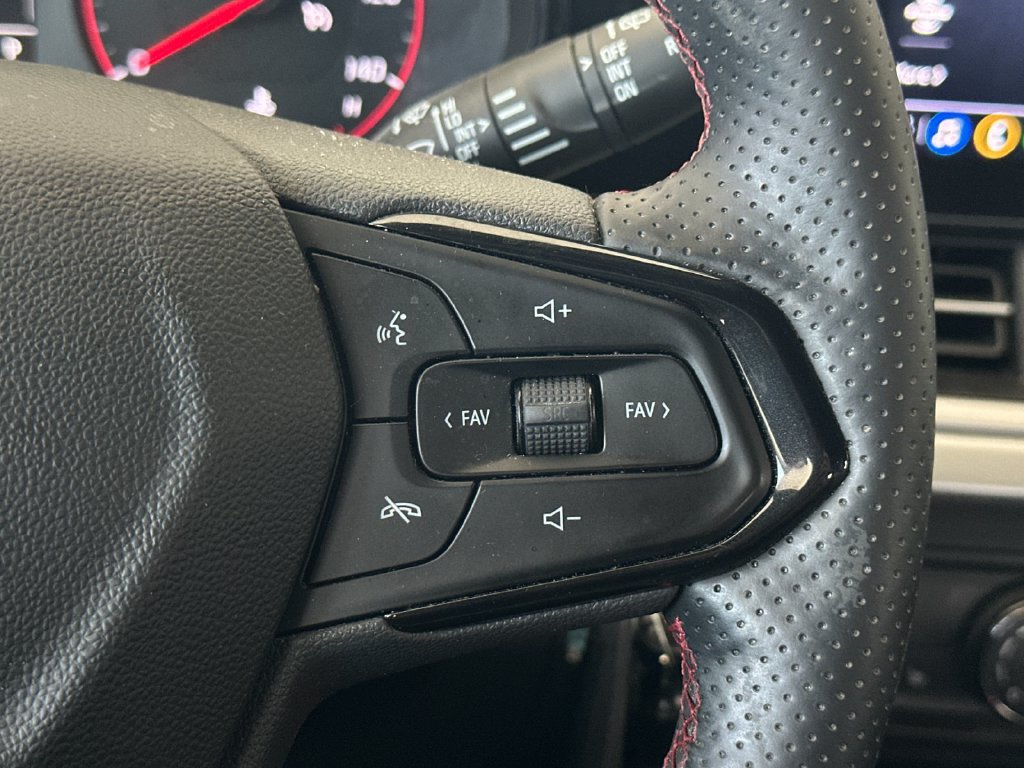 Used 2025 Chevrolet Trax RS w/ Sunroof Package FWD image 23