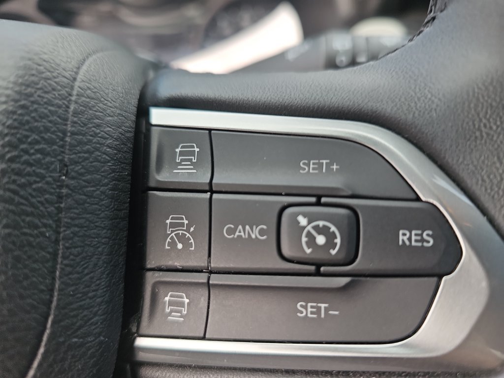 Used 2025 Jeep Compass Limited AWD/4WD image 18