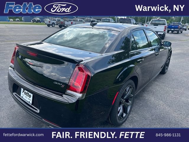 Used 2023 Chrysler 300 S w/ Comfort Group RWD image 8
