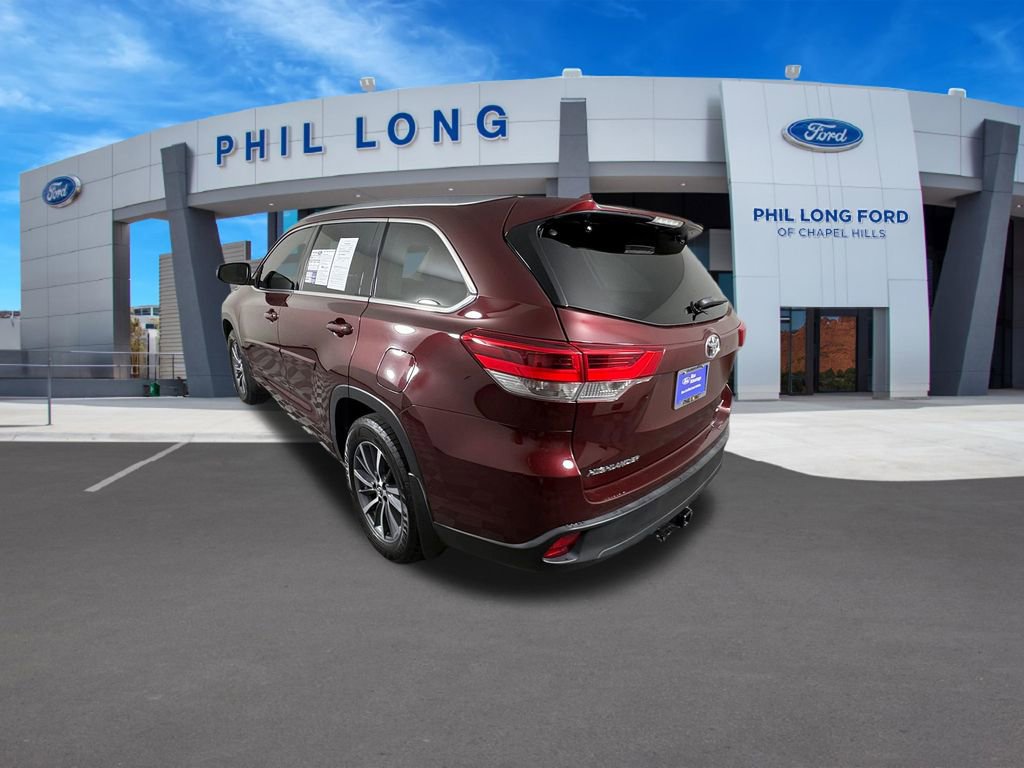 Used 2018 Toyota Highlander XLE AWD/4WD image 3