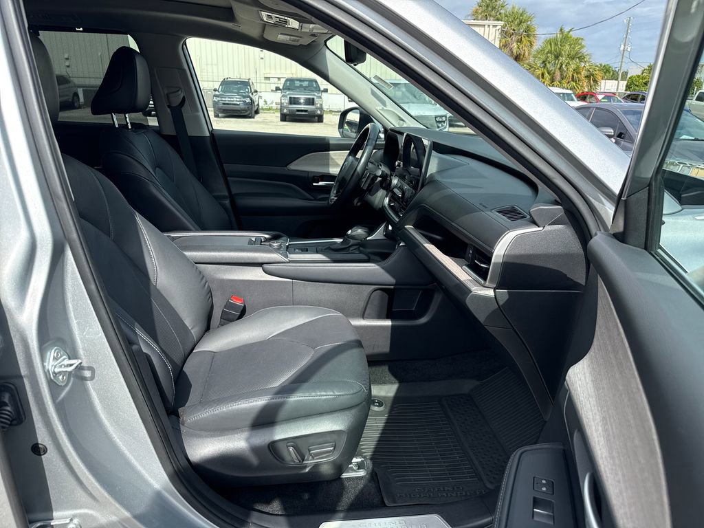 Used 2024 Toyota Grand Highlander AWD image 29