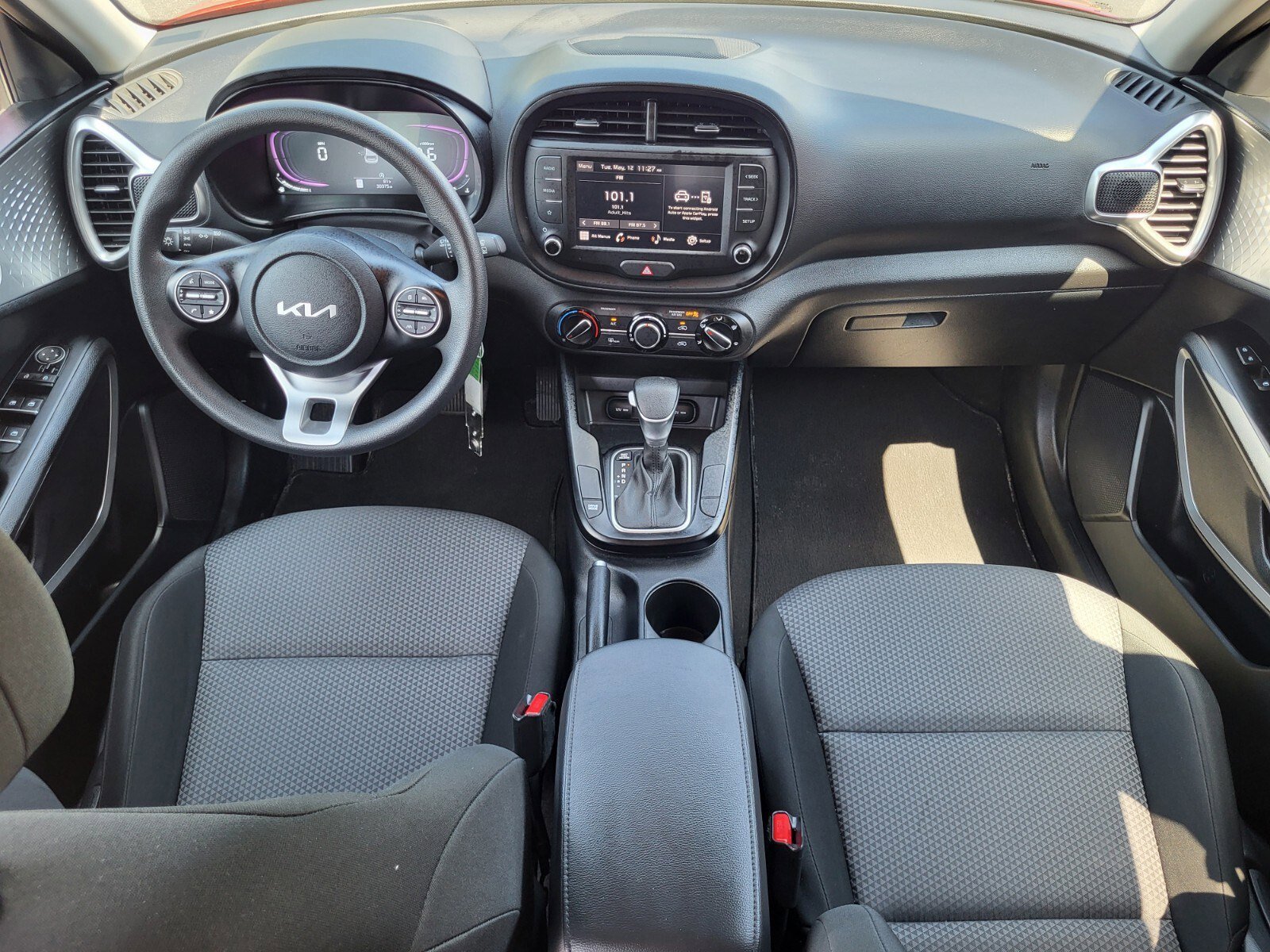 Used 2025 Kia Soul LX w/ LX Technology Package FWD image 13