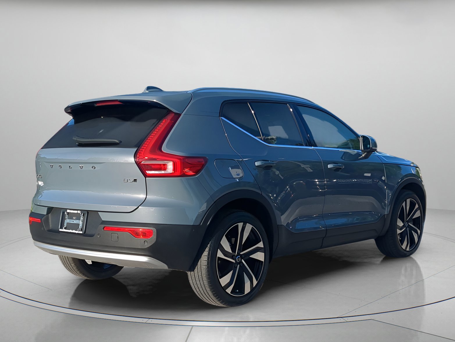 Used 2023 Volvo XC40 B5 Plus w/ Protection Package Premier image 27