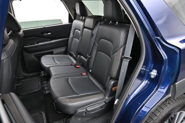 Used 2025 Nissan Pathfinder SL FWD image 27