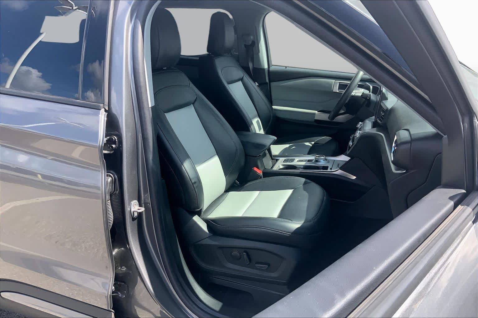 Certified 2023 Ford Explorer XLT w/ Equipment Group 202A RWD image 9
