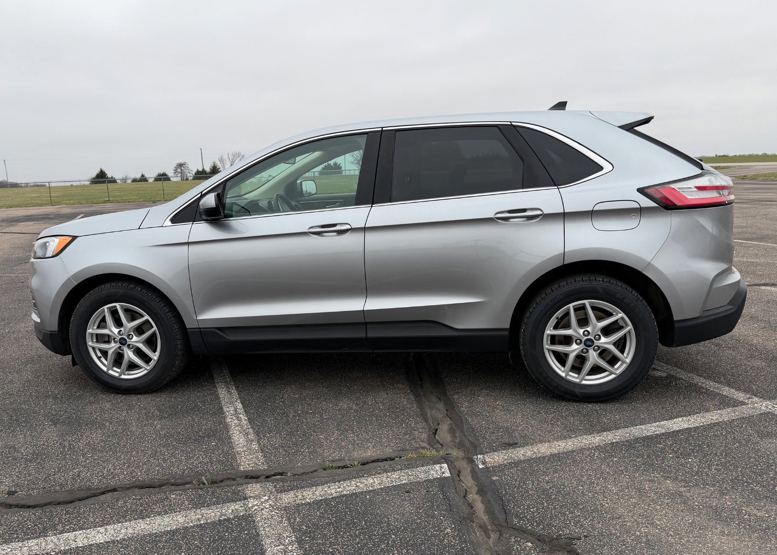 Certified 2022 Ford Edge SEL w/ Convenience Package AWD/4WD image 9
