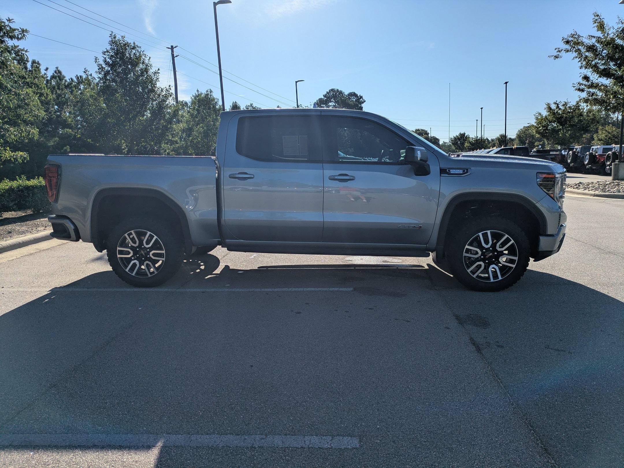 Used 2025 GMC Sierra 1500 AT4 w/ AT4 Premium Package AWD/4WD image 3