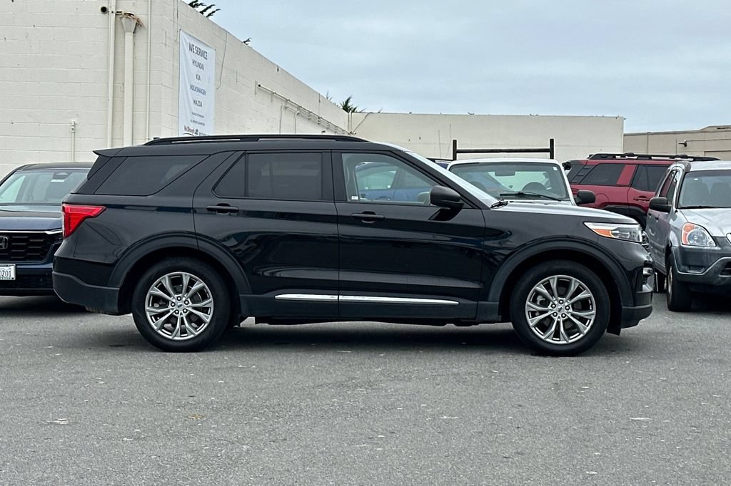 Certified 2023 Ford Explorer XLT w/ Equipment Group 202A RWD image 2