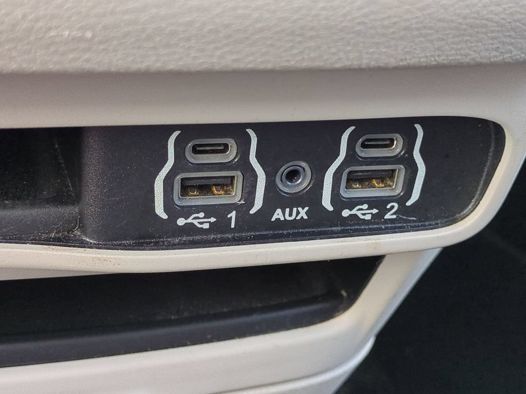 Used 2023 Chrysler Pacifica Touring-L FWD image 24