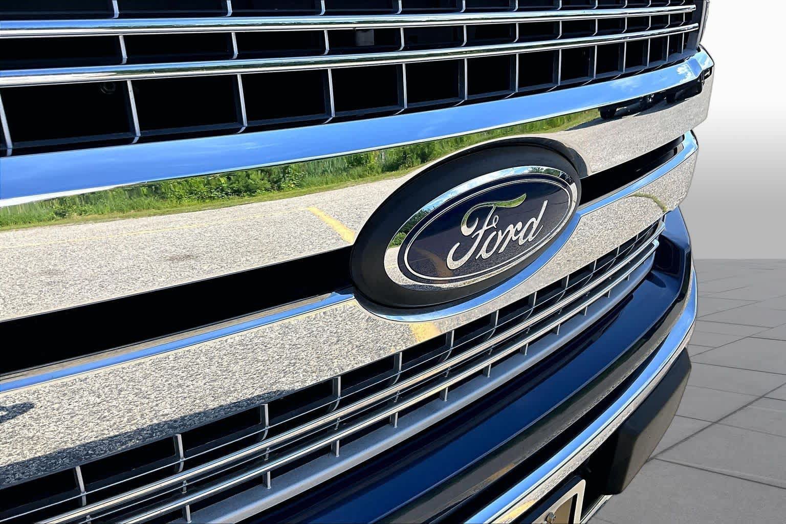 Certified 2019 Ford F150 Lariat w/ Equipment Group 502A Luxury AWD/4WD image 32