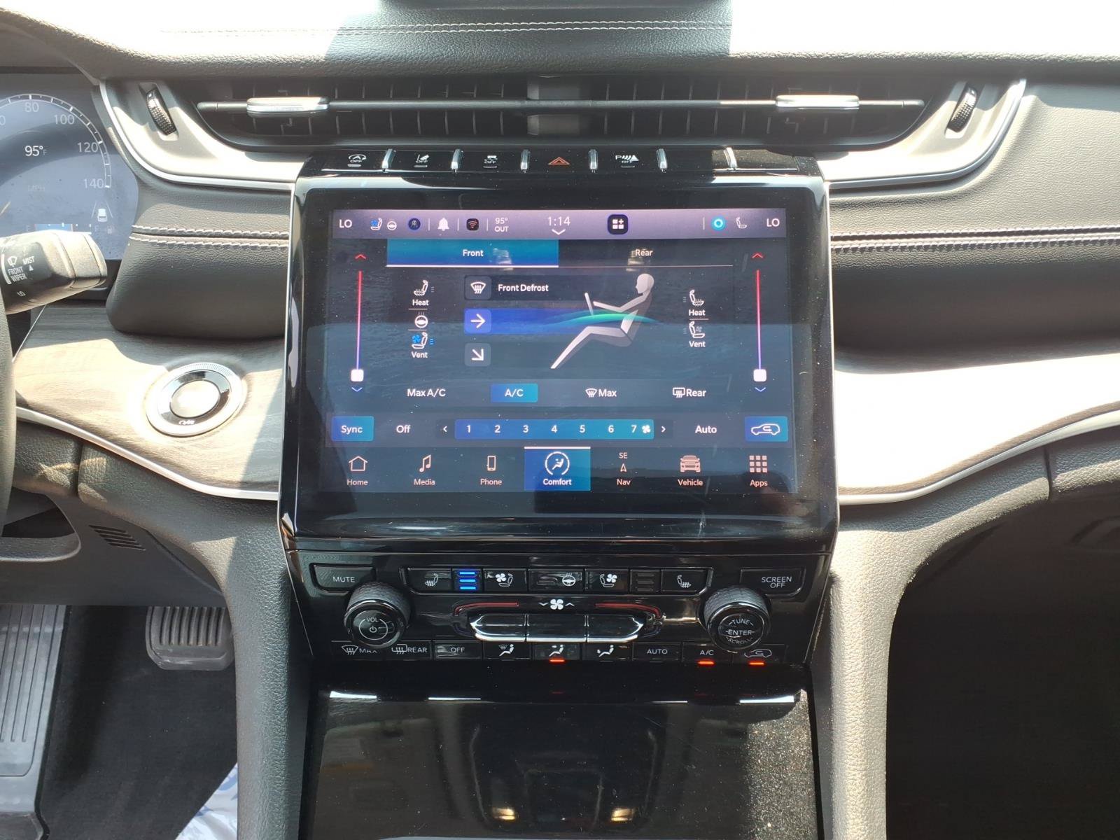 Used 2022 Jeep Grand Cherokee L Limited w/ Luxury Tech Group II AWD/4WD image 21
