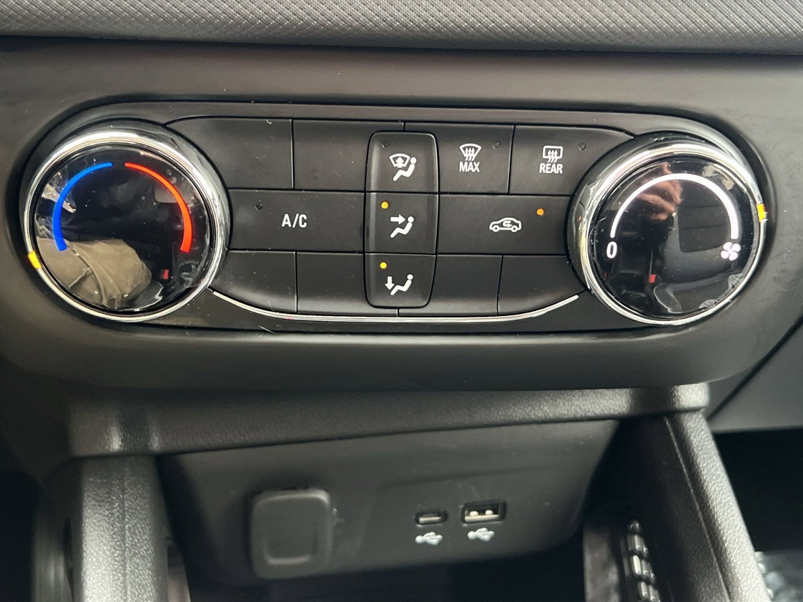 Used 2025 Chevrolet TrailBlazer LS w/ LS Convenience Package FWD image 28