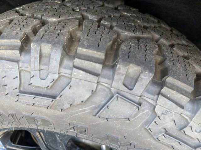 Used 2021 GMC Acadia AT4 w/ Technology Package image 33