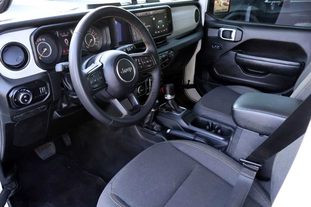 Used 2025 Jeep Gladiator Sport AWD/4WD image 3