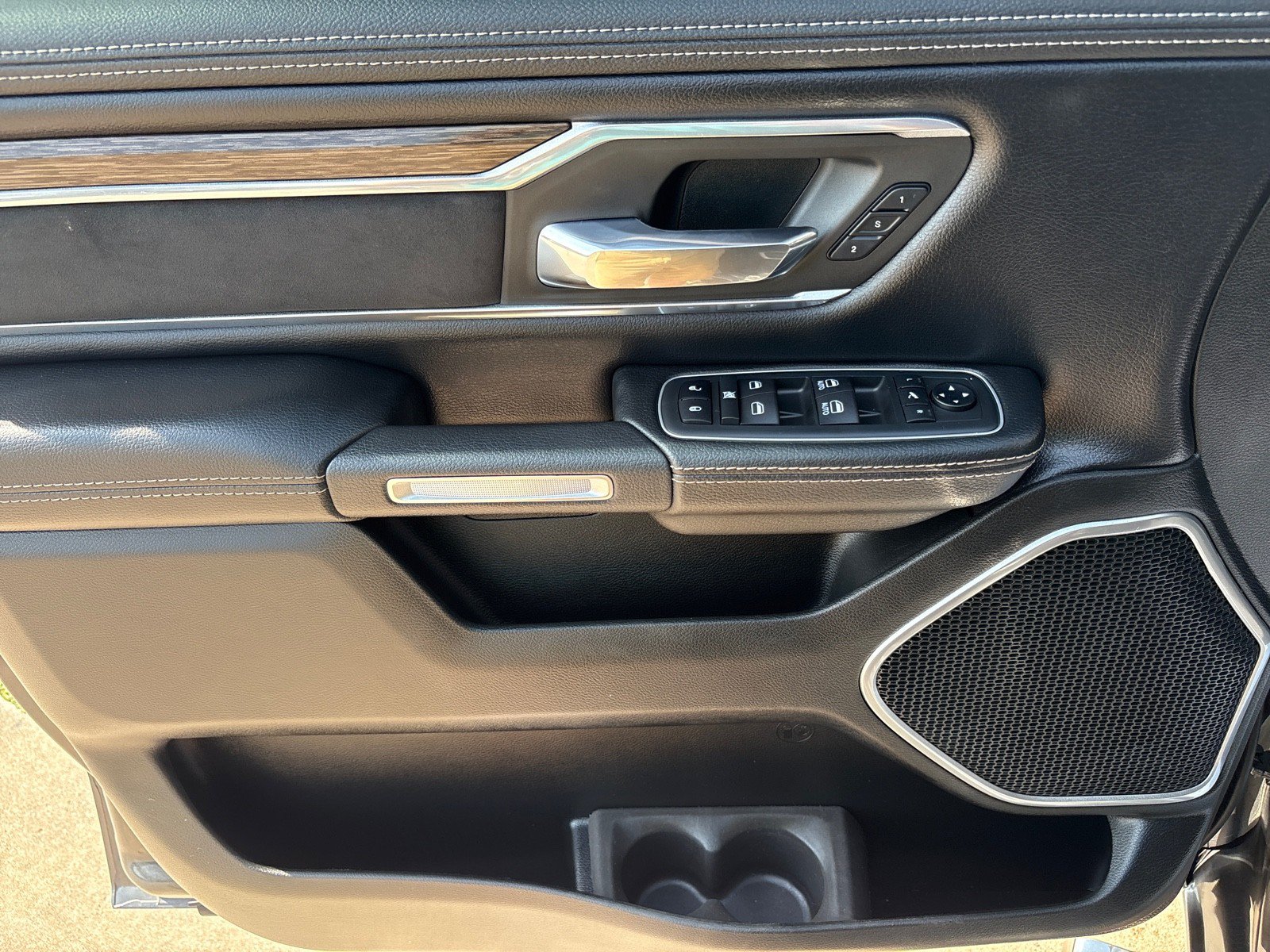 Used 2020 RAM 1500 Laramie AWD/4WD image 15