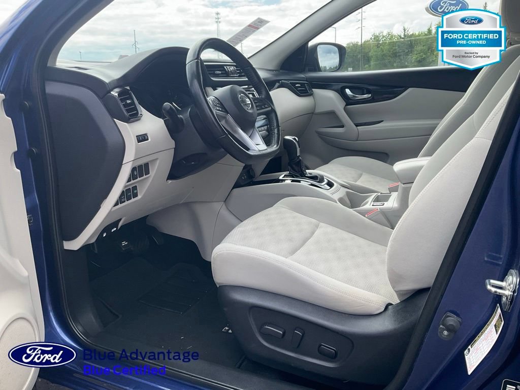 Used 2022 Nissan Rogue Sport SV AWD/4WD image 17